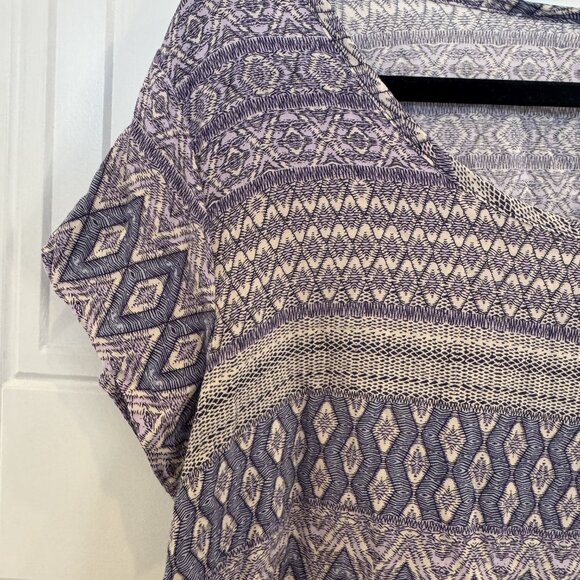 Adrienne Vittadini 1xl Short-Sleeve Blouse Purple Ivory Geometric Print EUC - Picture 4 of 5